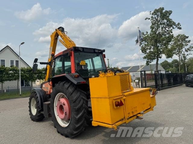 Valtra 8150 hitech met Bos maaiarm met klepelmaaier 拖拉机/农用车