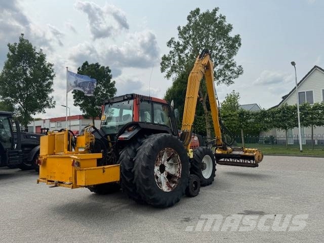 Valtra 8150 hitech met Bos maaiarm met klepelmaaier 拖拉机/农用车