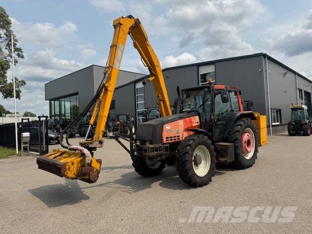 Valtra 8150 hitech met Bos maaiarm met klepelmaaier 拖拉机/农用车
