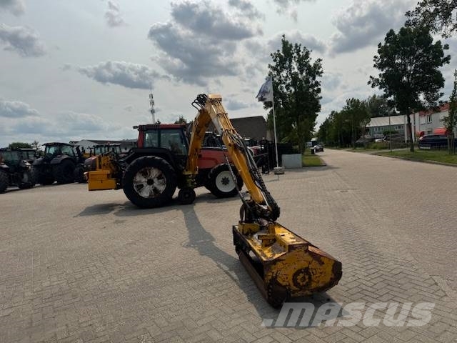 Valtra 8150 hitech met Bos maaiarm met klepelmaaier 拖拉机/农用车