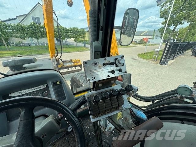 Valtra 8150 hitech met Bos maaiarm met klepelmaaier 拖拉机/农用车