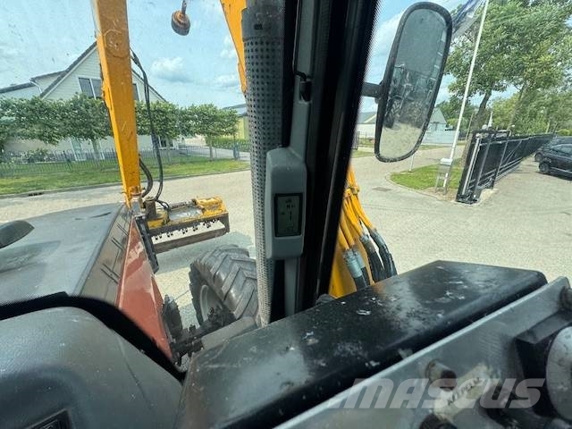 Valtra 8150 hitech met Bos maaiarm met klepelmaaier 拖拉机/农用车