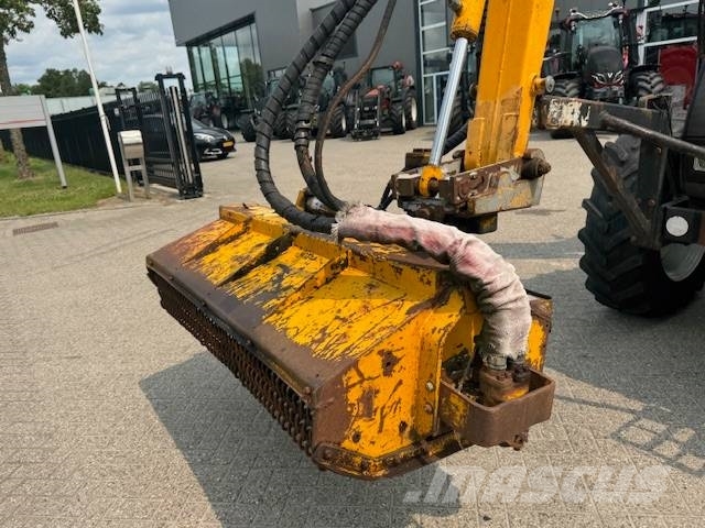 Valtra 8150 hitech met Bos maaiarm met klepelmaaier 拖拉机/农用车