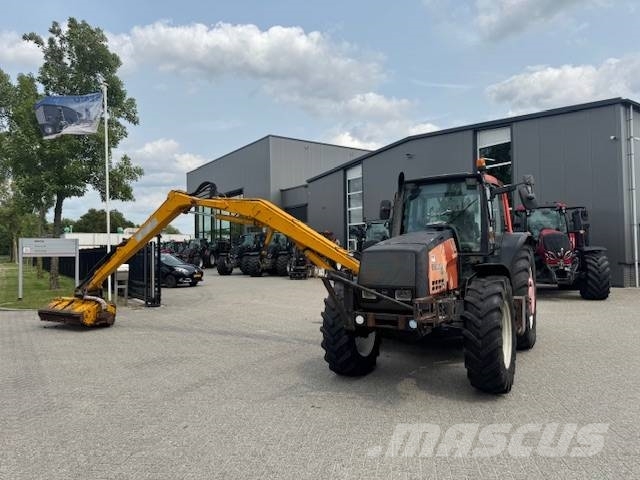 Valtra 8150 hitech met Bos maaiarm met klepelmaaier 拖拉机/农用车