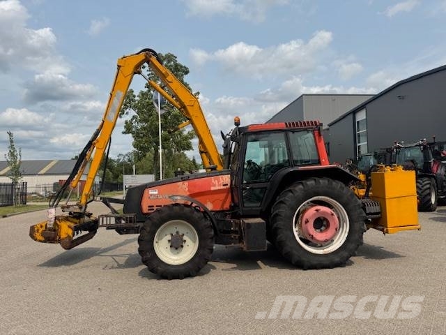 Valtra 8150 hitech met Bos maaiarm met klepelmaaier 拖拉机/农用车
