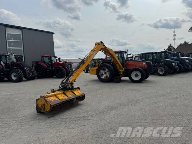 Valtra 8150 hitech met Bos maaiarm met klepelmaaier 拖拉机/农用车