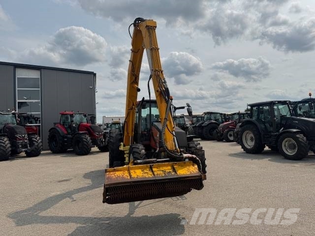 Valtra 8150 hitech met Bos maaiarm met klepelmaaier 拖拉机/农用车