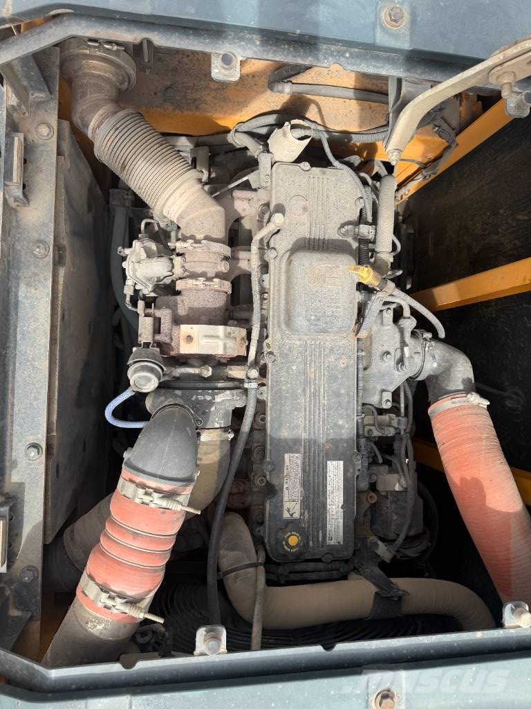 Hyundai HX 380 AL Roomikekskavaatorid
