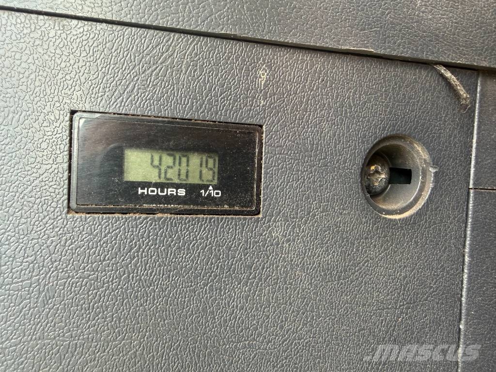 Hyundai HX 380 AL Roomikekskavaatorid