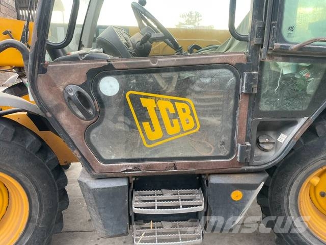 JCB 531-70 Poljoprivredni teleskopski utovarivači