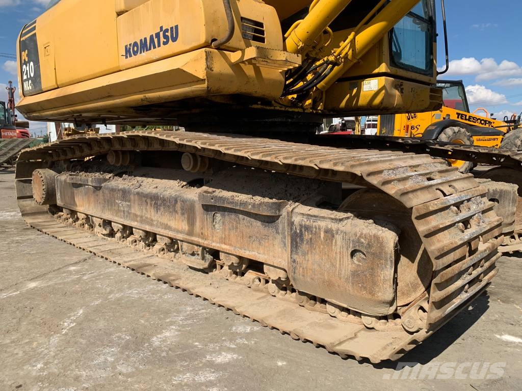 Komatsu PC 210 NLC-8 حفارات زحافة