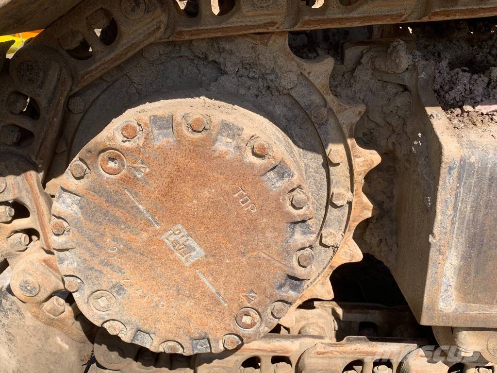 Komatsu PC 210 NLC-8 حفارات زحافة