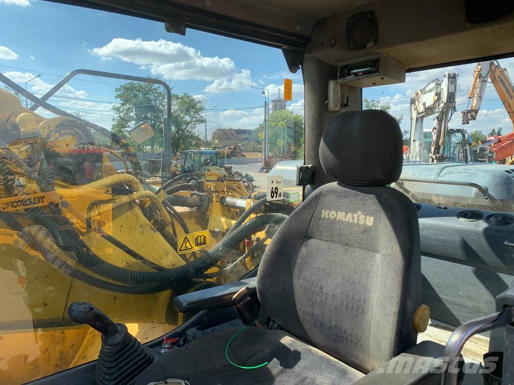 Komatsu PC 210 NLC-8 حفارات زحافة