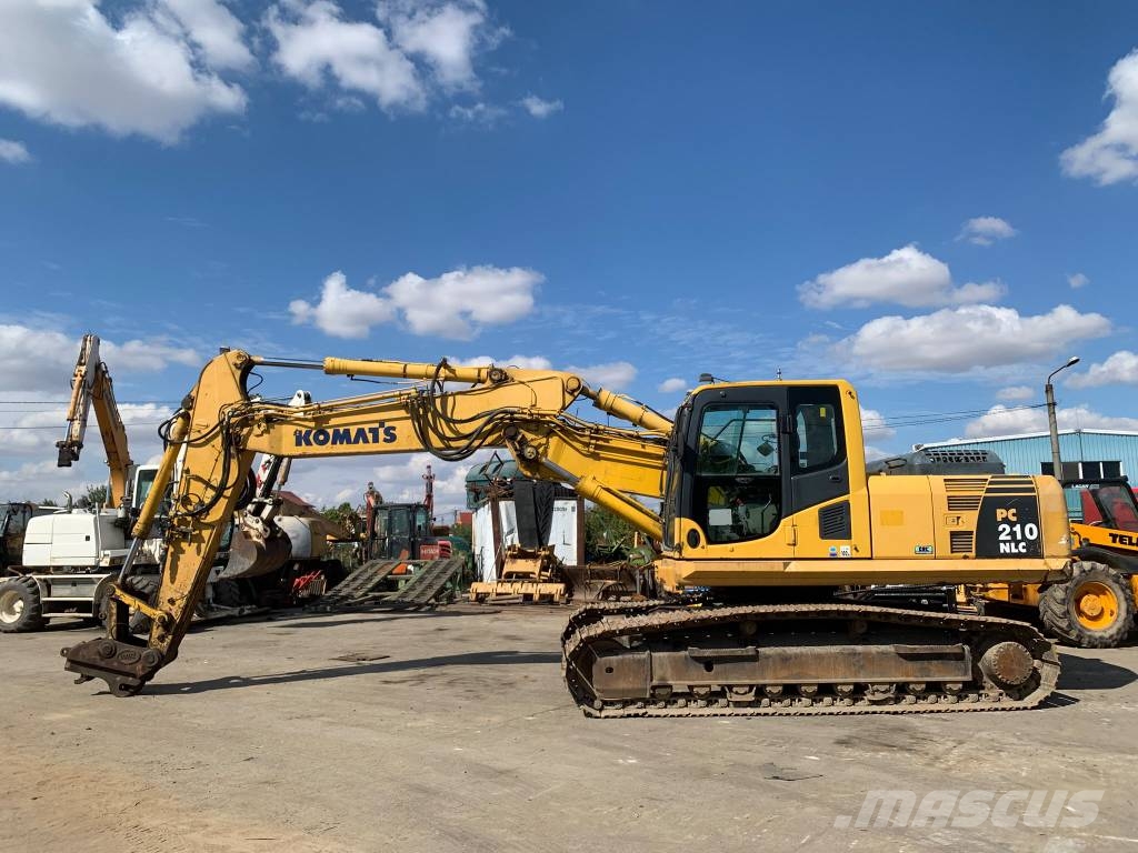 Komatsu PC 210 NLC-8 حفارات زحافة