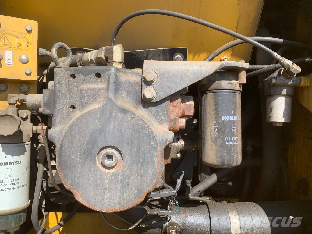 Komatsu PC 210 NLC-8 حفارات زحافة