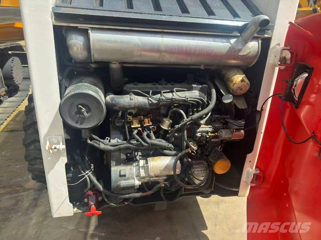 Bobcat S160 Lietoti riteņu kompaktiekrāvēji