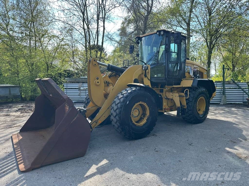 CAT 930 Колесни товарачи