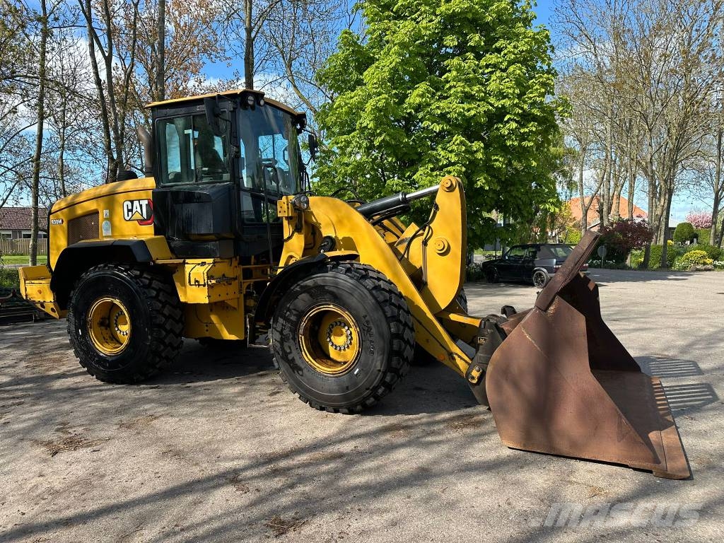 CAT 930 Колесни товарачи