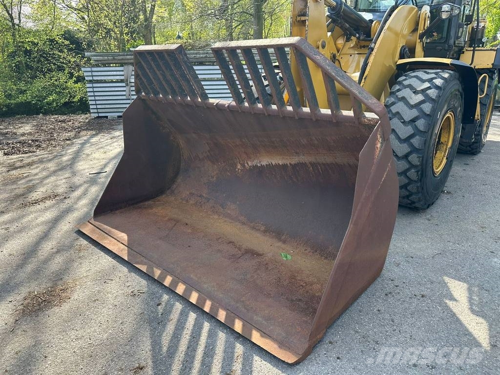 CAT 930 Колесни товарачи
