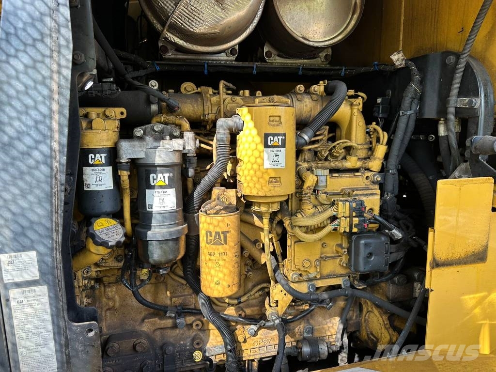 CAT 930 Колесни товарачи