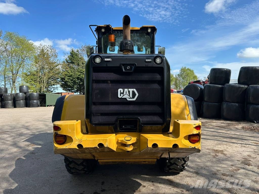 CAT 930 Колесни товарачи