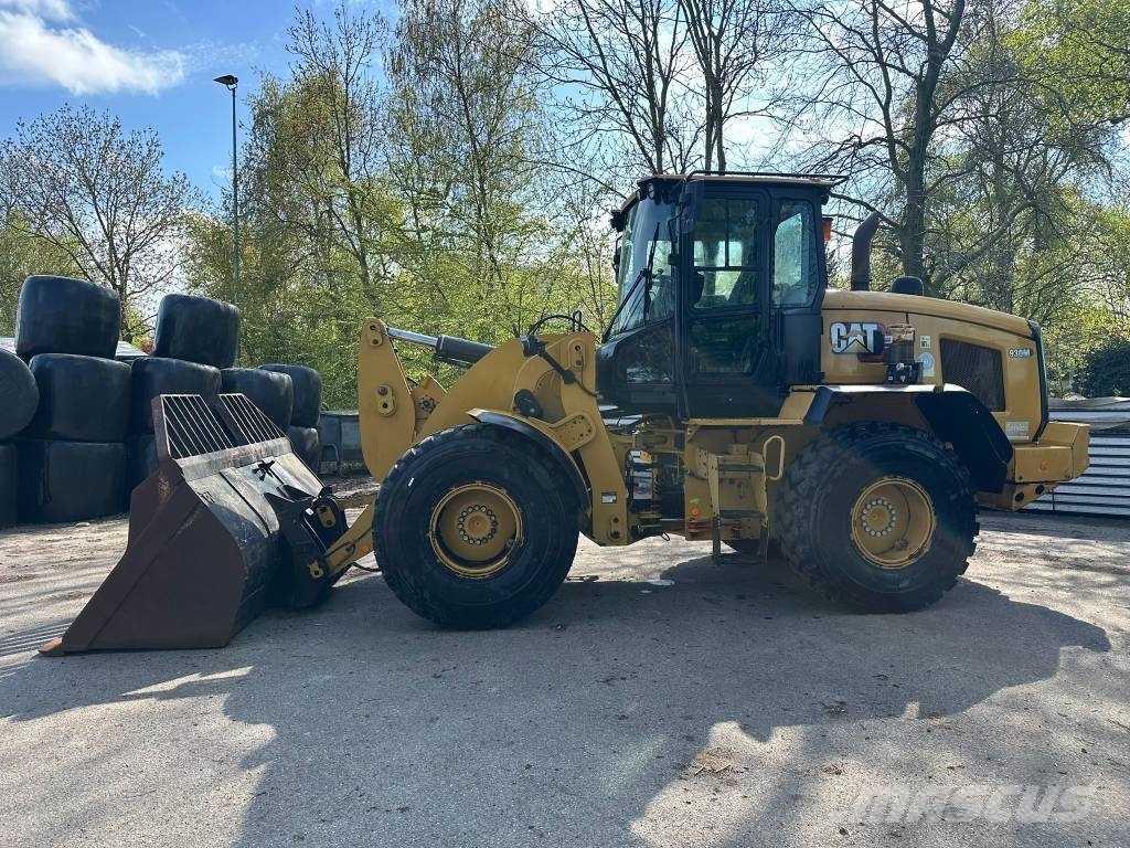 CAT 930 Колесни товарачи