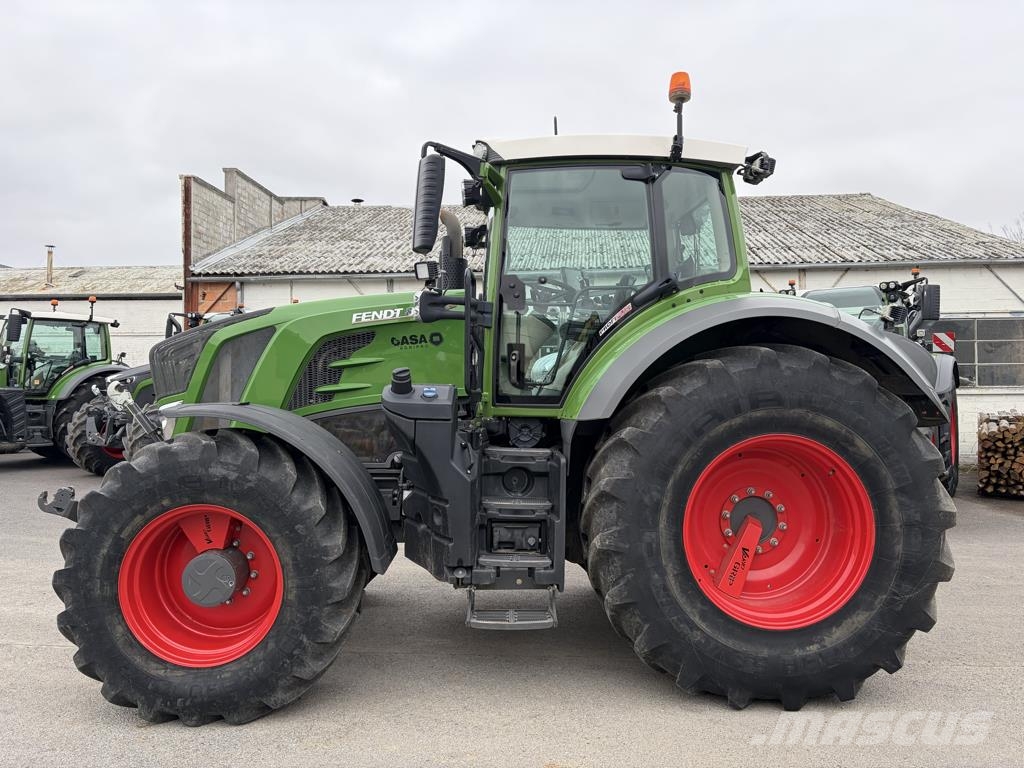 Fendt 824 VARIO PROFI + Трактори