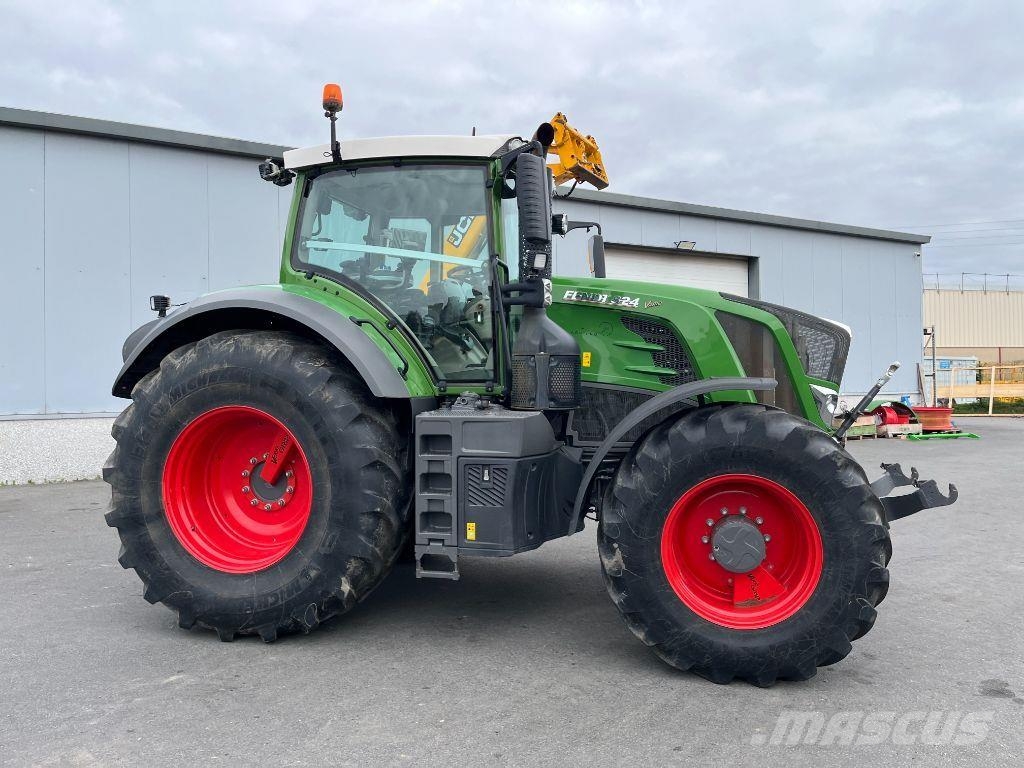 Fendt 824 VARIO PROFI + Tracteur