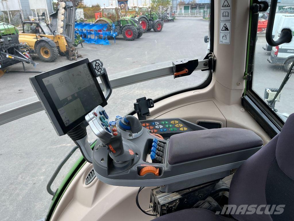 Fendt 824 VARIO PROFI + الجرارات