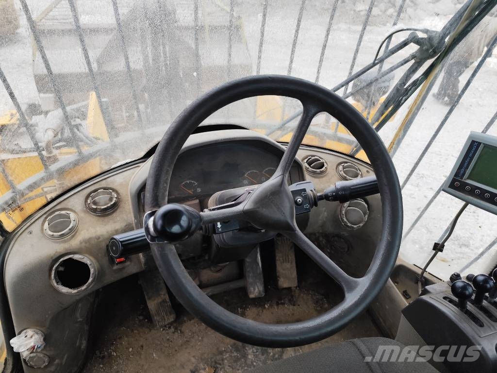 Volvo L 120 F Wielladers