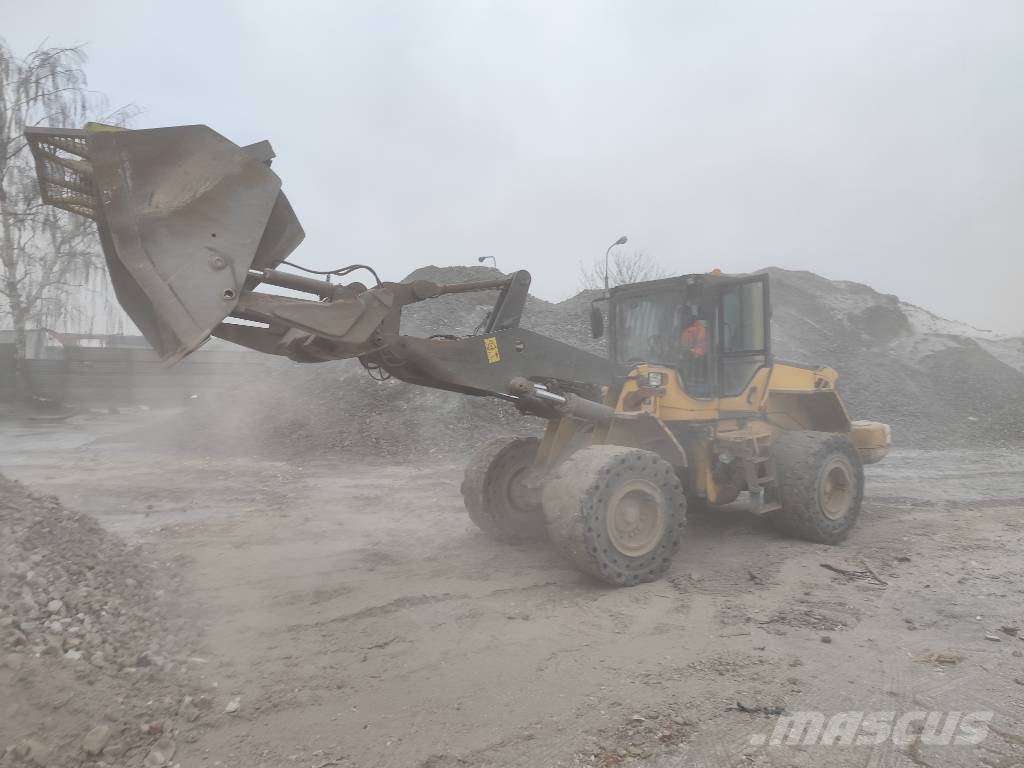Volvo L 120 F Wielladers