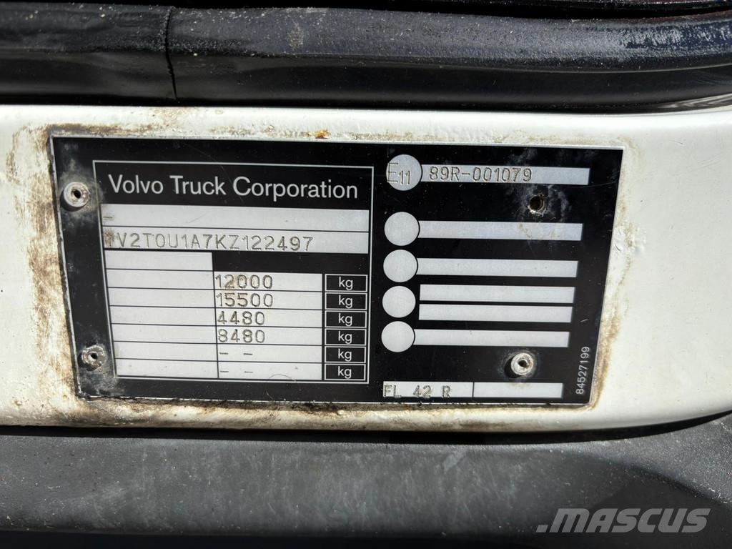 Volvo FL 210 4x2 BOX L=7558 mm Camion Fourgon