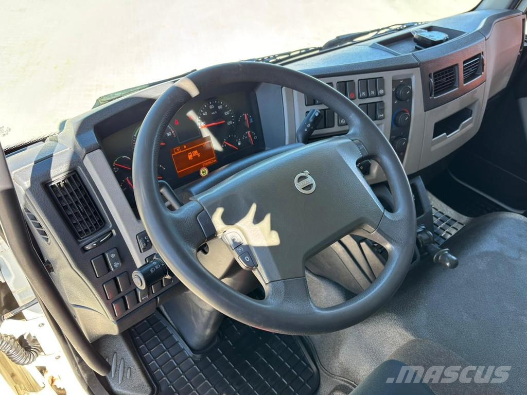 Volvo FL 210 4x2 BOX L=7558 mm Camion Fourgon