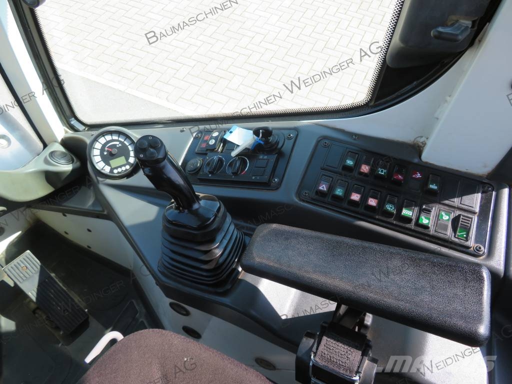 Liebherr 506 لوادر بعجل