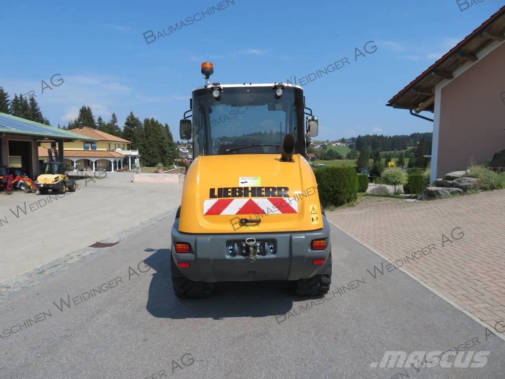 Liebherr 506 لوادر بعجل