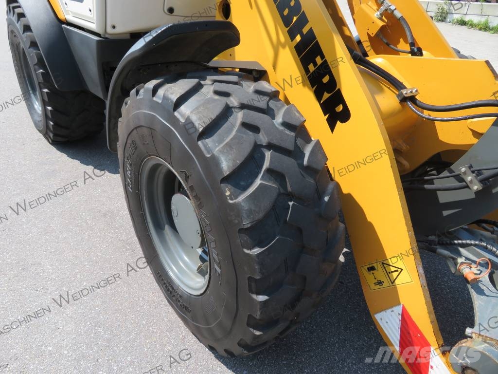 Liebherr 506 لوادر بعجل