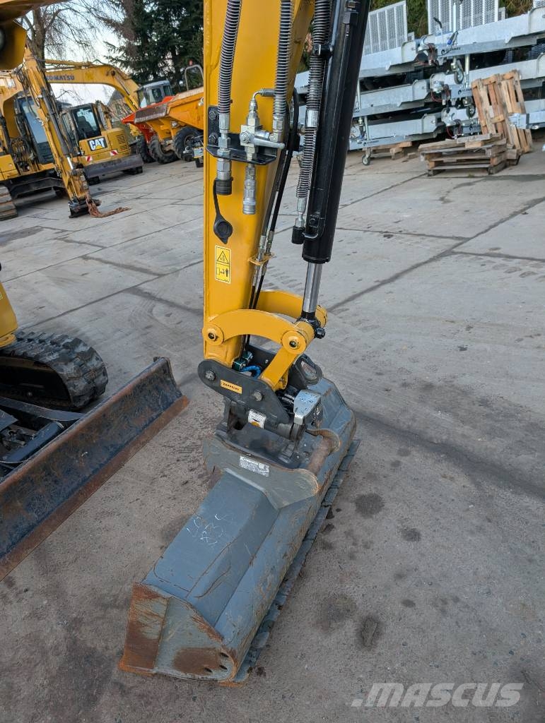 CAT 302.7 حفارات صغيرة أقل من 7 طن (حفارات صغيرة)