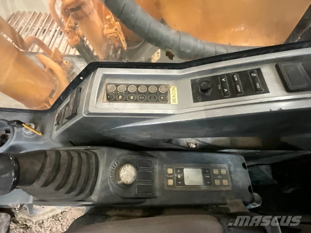 Hyundai Robex 210 LC-9 Гусеничні екскаватори