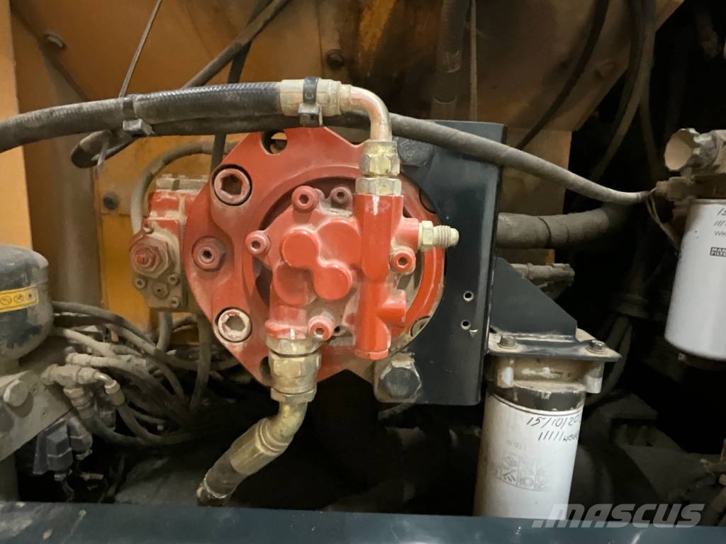 Hyundai Robex 210 LC-9 Гусеничні екскаватори