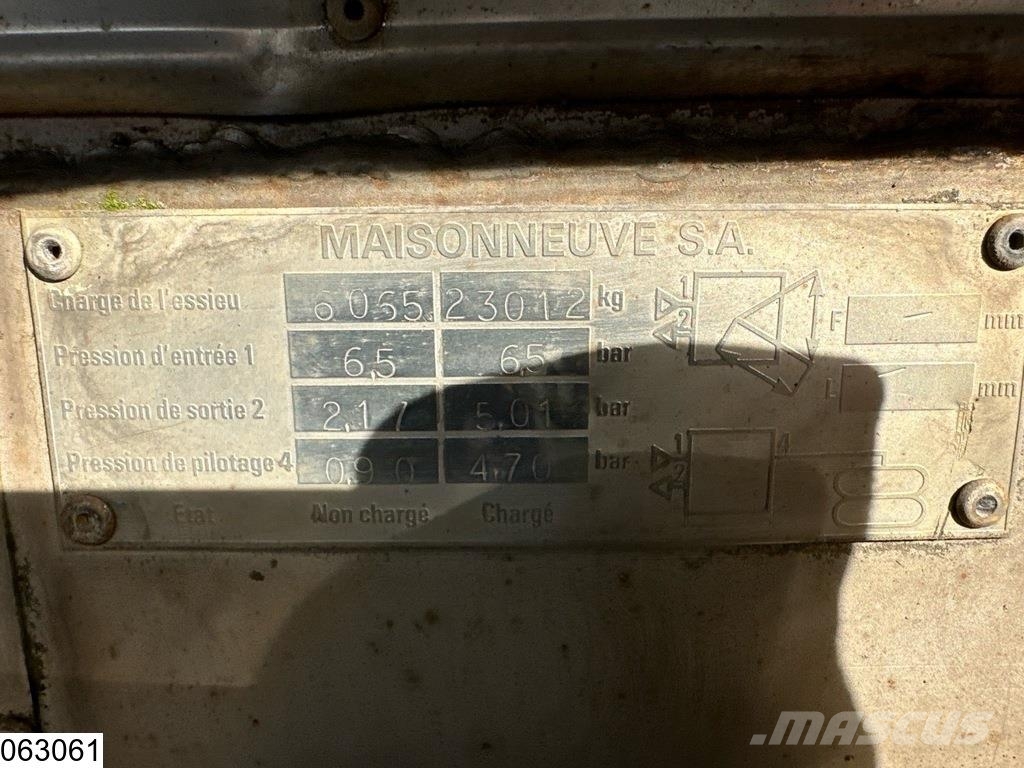 Maisonneuve Chemie 32423 Liter, 1 Comp Tanker semi-trailers