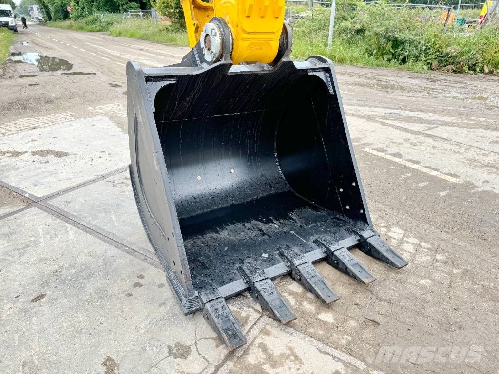JCB 215LC - New / Unused / Hammer Lines Excavadoras sobre orugas