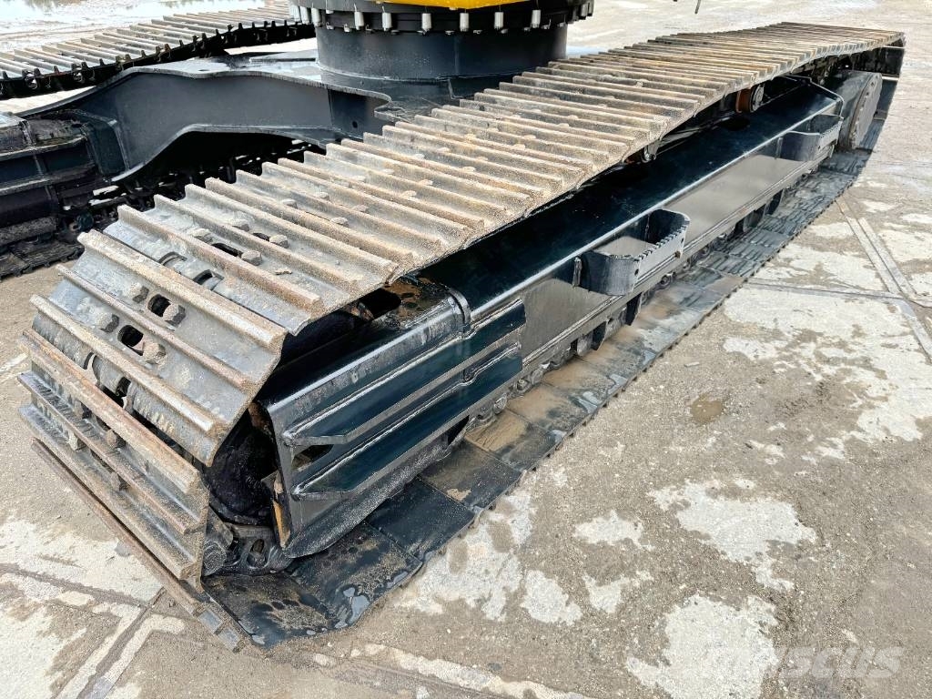 JCB 215LC - New / Unused / Hammer Lines Excavadoras sobre orugas