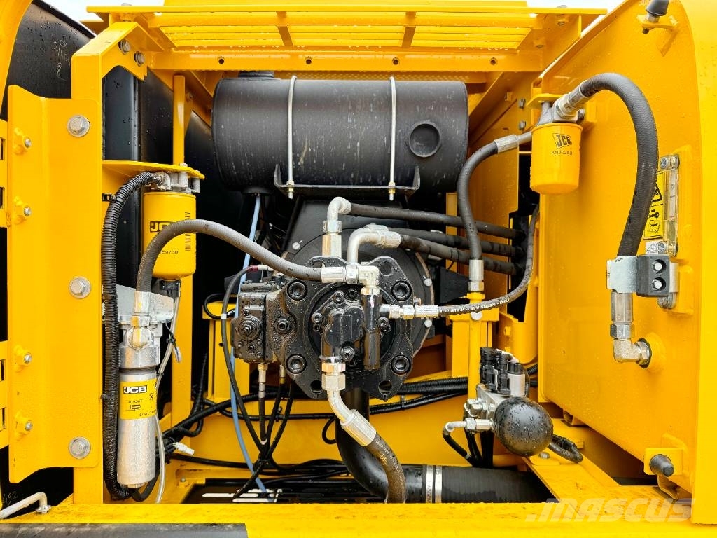 JCB 215LC - New / Unused / Hammer Lines Excavadoras sobre orugas