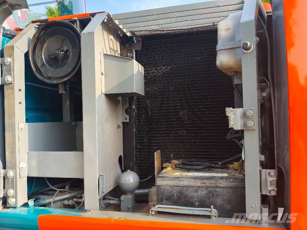 Hitachi EX100WD 轮式挖掘机