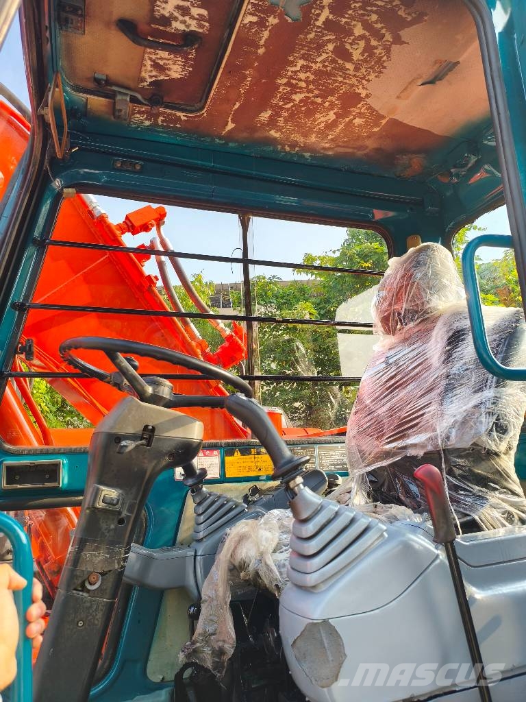 Hitachi EX100WD 轮式挖掘机