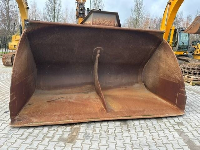 Volvo L 350 Bucket 6 Tons Pistoane