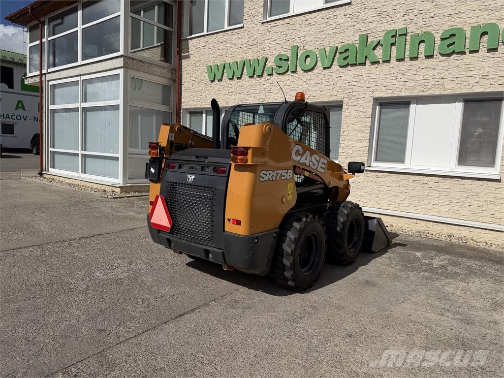 CASE Iný model VIN 818 لوادر انزلاقية التوجيه