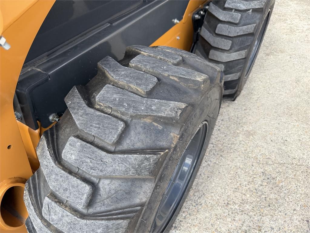 CASE Iný model VIN 818 لوادر انزلاقية التوجيه