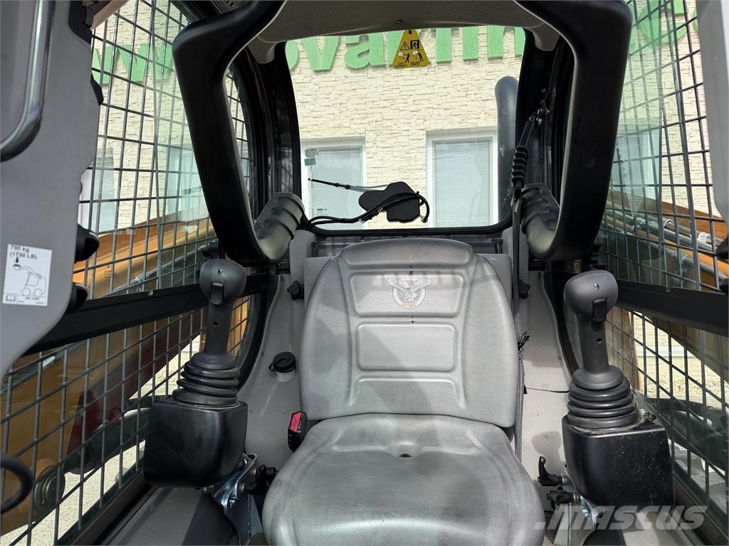CASE Iný model VIN 818 لوادر انزلاقية التوجيه