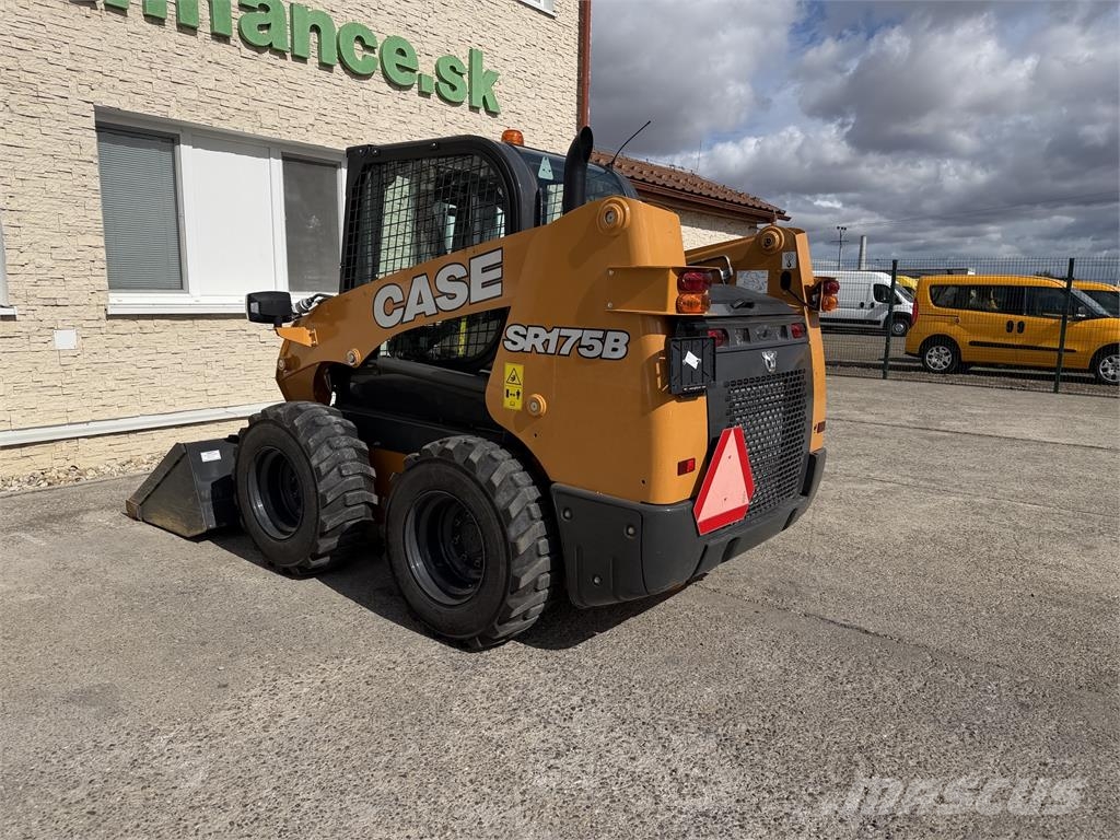 CASE Iný model VIN 818 لوادر انزلاقية التوجيه
